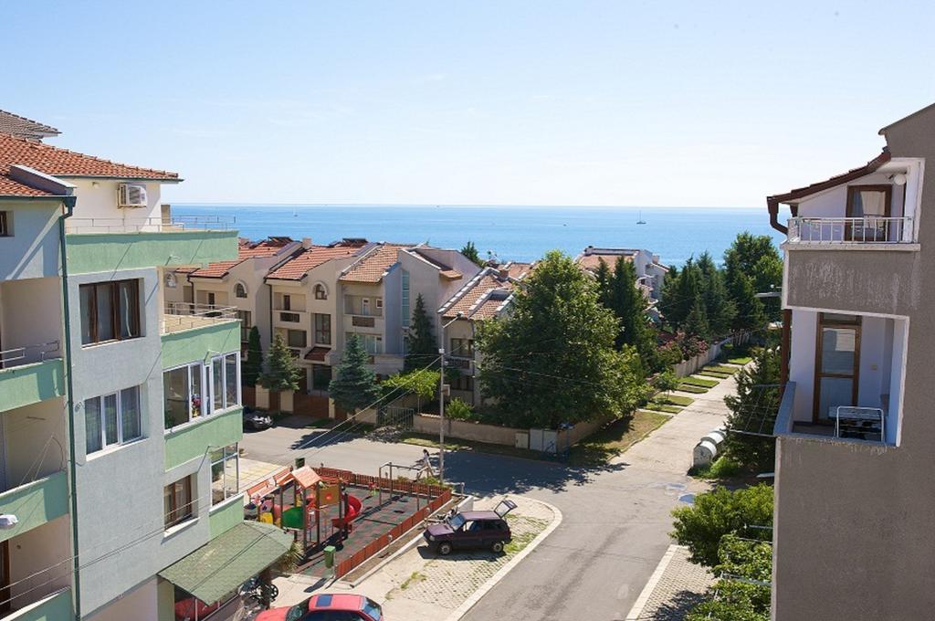 Elvira Hotel Равда Экстерьер фото